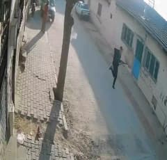 Manisa Turgutlu’da okul yakınında pompalı tüfekle saldırı sonrası polis ve sağlık ekipleri