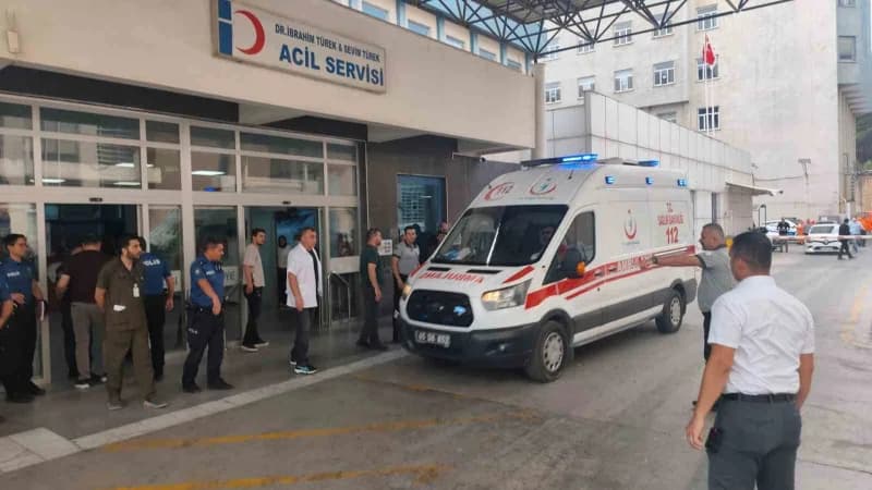 Manisa'nın Turgutlu ilçesinde okul servisi bekleyen öğrencilere yönelik Silahlı saldırıda 11 öğrenci yaralandı. Yaralıla