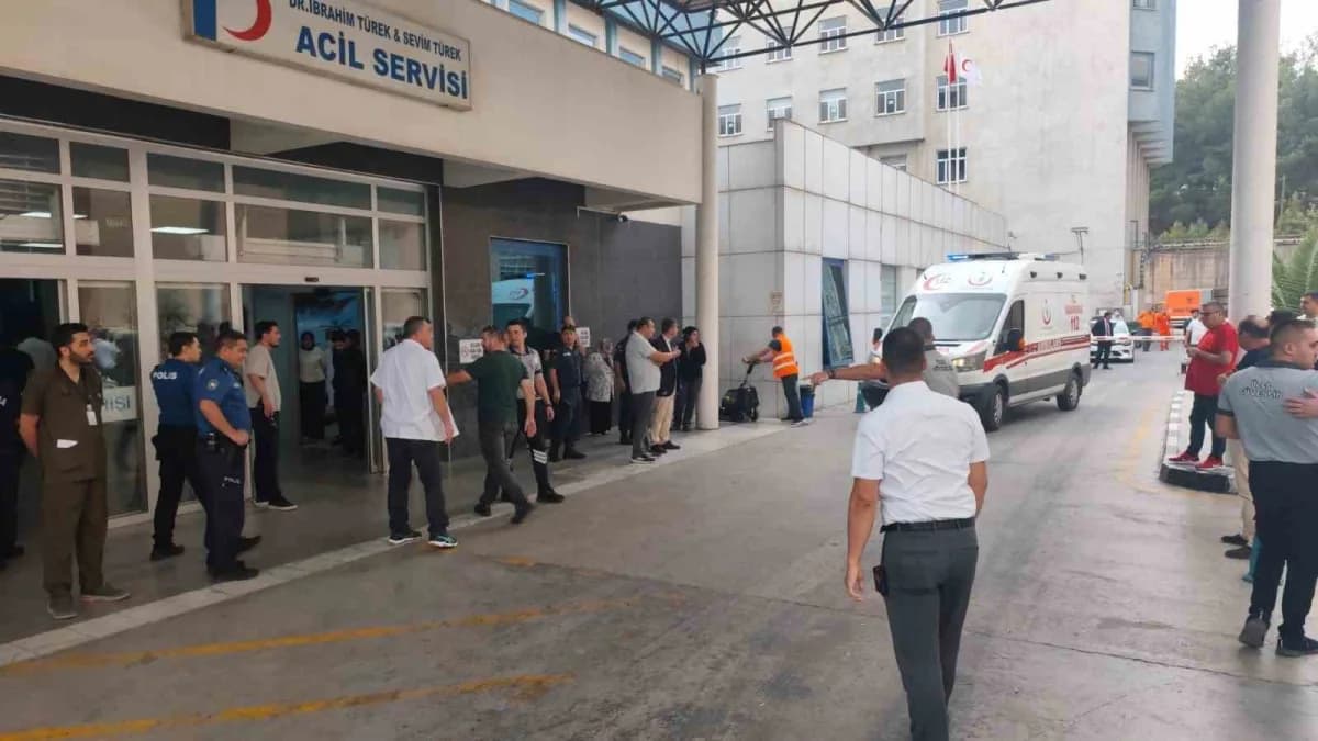 Manisa'nın Turgutlu ilçesinde okul servisi bekleyen öğrencilere yönelik Silahlı saldırıda 11 öğrenci yaralandı. Yaralıla