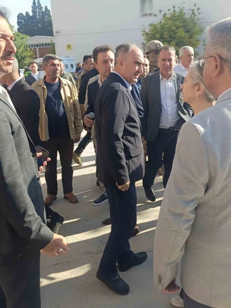 Manisa Valisi Vahdettin Özkan, olayın hemen ardından Turgutlu'ya gelerek okul ve hastanedeki çalışmaları yerinde takip e