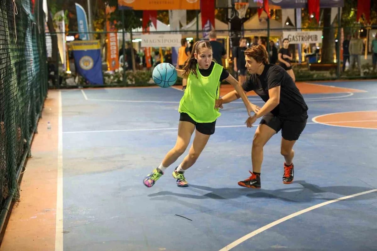 Turgutreis’te basketbol şöleni başladı: şampiyonluk için 56 takım sahaya çıktı