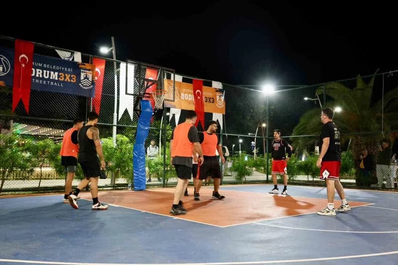 Turgutreis’te basketbol şöleni başladı: şampiyonluk için 56 takım sahaya çıktı