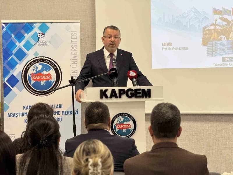 KBÜ Rektörü Prof. Dr. Fatih Kırışık konuşma yaptı.