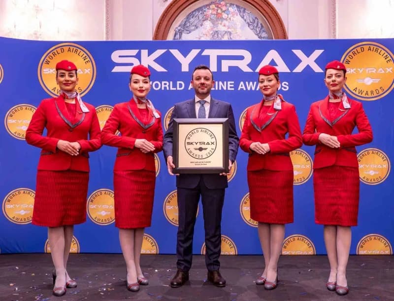 Türk Hava Yolları uçakları ve ödül töreni atmosferi