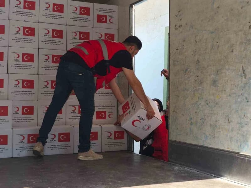Türk Kızılay, Irak ve komşu ülkelerde başlattığı Yardım kampanyası kapsamında Kerkük kentinde 500 ihtiyaç sahibi aileye