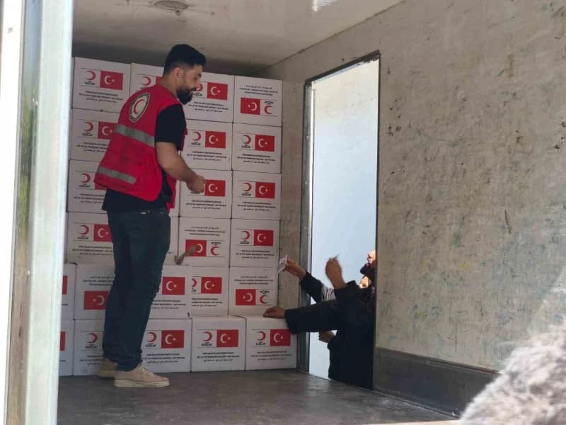 Türk Kızılay, Irak ve komşu ülkelerde başlattığı Yardım kampanyası kapsamında Kerkük kentinde 500 ihtiyaç sahibi aileye