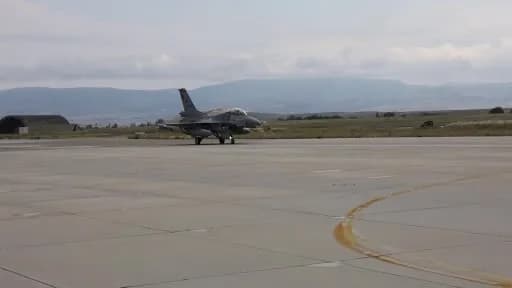 Türk savaş uçakları Akdeniz semalarında eğitim uçuşu yaparken