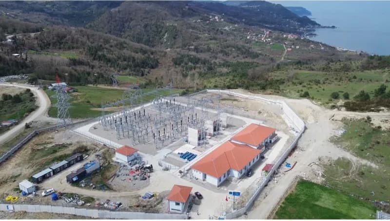 Sinop Türkeli ilçesinde yeni trafo merkezinin dış görünümü ve elektrik altyapısı
