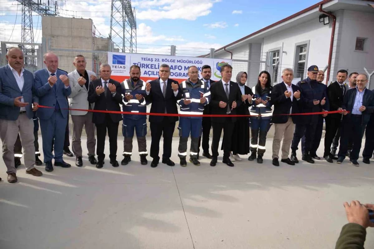 Türkeli ilçesinde yeni açılan transformatör merkezinin dış görünümü ve açılış töreninden görüntüler
