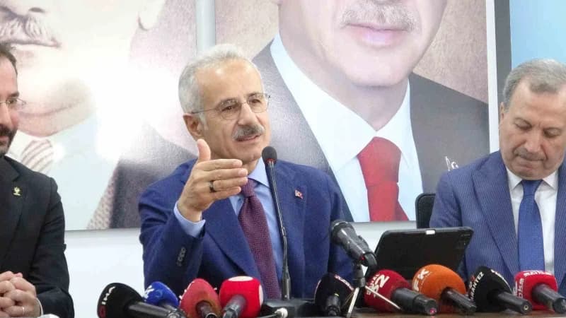 Ulaştırma ve Altyapı Bakanı Abdulkadir Uraloğlu
