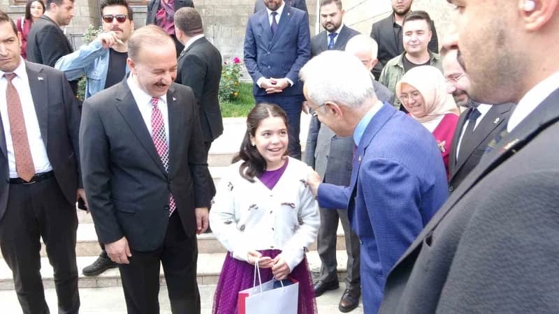 Ulaştırma ve Altyapı Bakanı Abdulkadir Uraloğlu, bir dizi ziyaret ve programa katılmak üzere Isparta’ya geldi. Bakan Ura