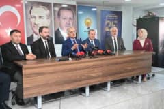 Ulaştırma ve Altyapı Bakanı Abdulkadir Uraloğlu Isparta ziyareti sırasında açıklama yapıyor
