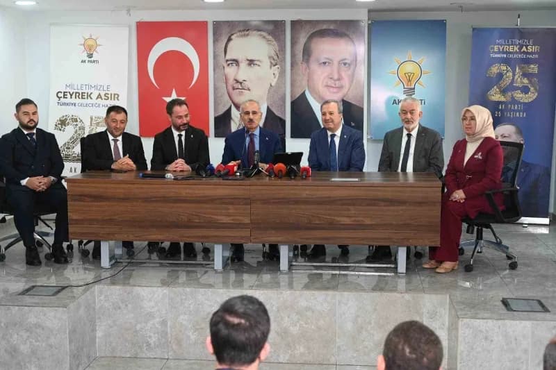 Ulaştırma ve Altyapı Bakanı Abdulkadir Uraloğlu, bir dizi ziyaret ve programa katılmak üzere Isparta’ya geldi. Bakan Ura