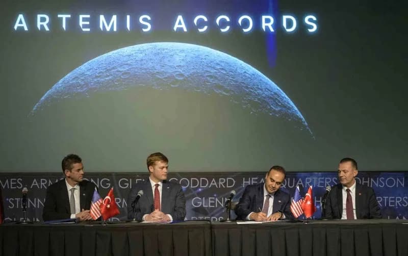 Sanayi ve Teknoloji Bakanı Mehmet Fatih Kacır, Türkiye adına Artemis Mutabakatı’nı imzaladı. Törende NASA Yöneticisi Jar