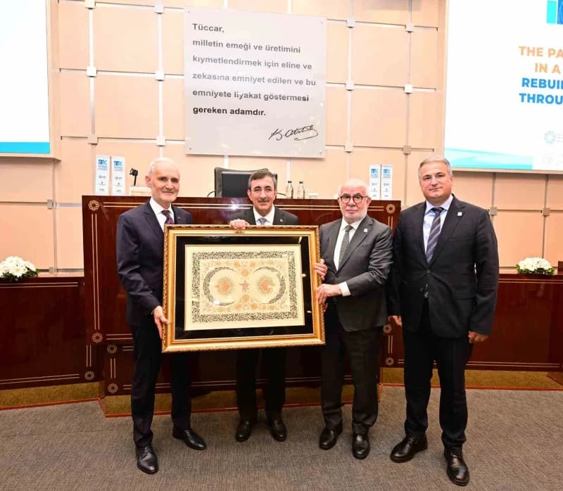 Cumhurbaşkanı Yardımcısı Cevdet Yılmaz, İstanbul Ticaret Kongresi'nde konuşma yaparken