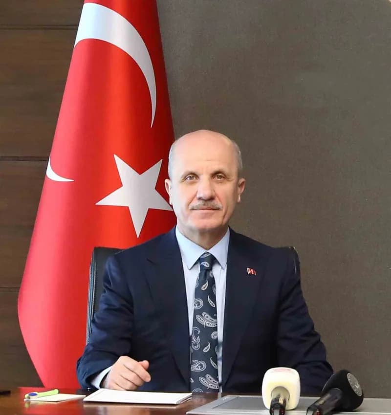 Yükseköğretim Kurulu (YÖK) Başkanı Erol Özvar, "Hedefimiz en az iki devlet ve iki vakıf üniversitemizle ilk 100'de yer a