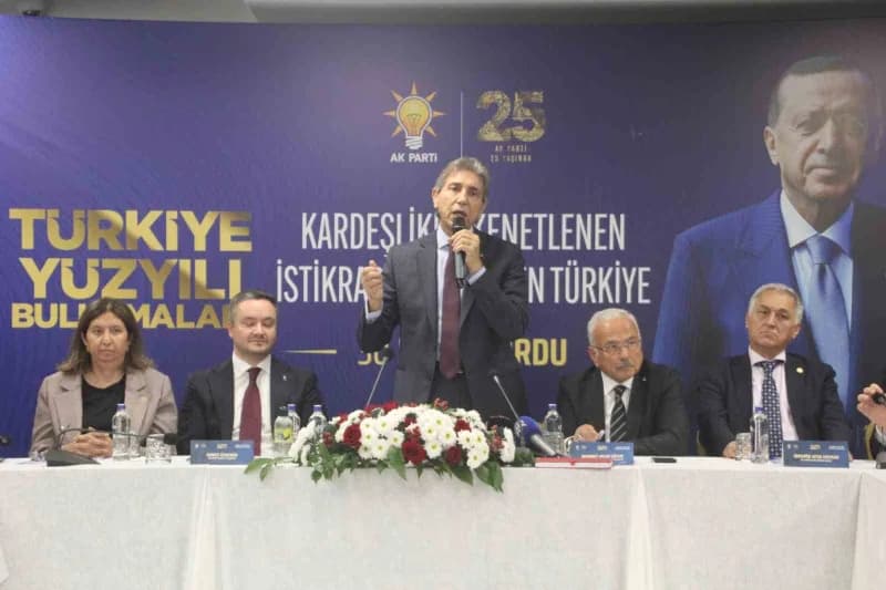 Sağdan sola doğru AK Parti Ordu milletvekili ibrahim ufuk kaynak, Büyükşehir Belediye Başkanı Dr. Mehmet Hilmi Güler, AK