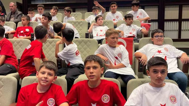 Cumhurbaşkanı Yardımcısı Cevdet Yılmaz, "Bugün ülkemizde toplam 5 bin 555 Gençlik ve Spor tesisi var. 1088 Spor salonu,