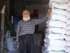 Gaziantep Oğuzeli’nde 84 yaşındaki Bekir İslamcan geleneksel değirmende tuz öğütüyor