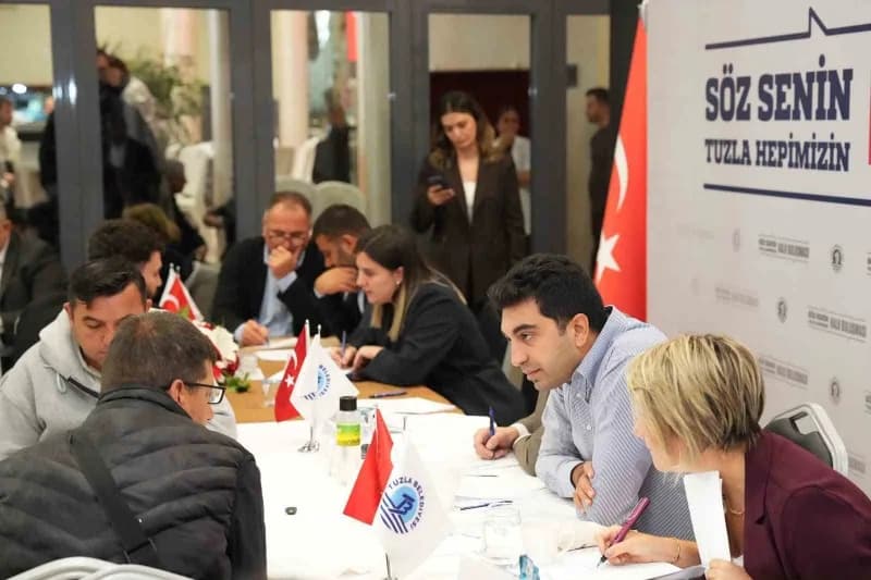 Tuzla Belediye Başkanı Av. Eren Ali Bingöl, Eylül ayı Halk Buluşmasında Tuzlalı komşularıyla bir araya geldi. Tuzla Bele