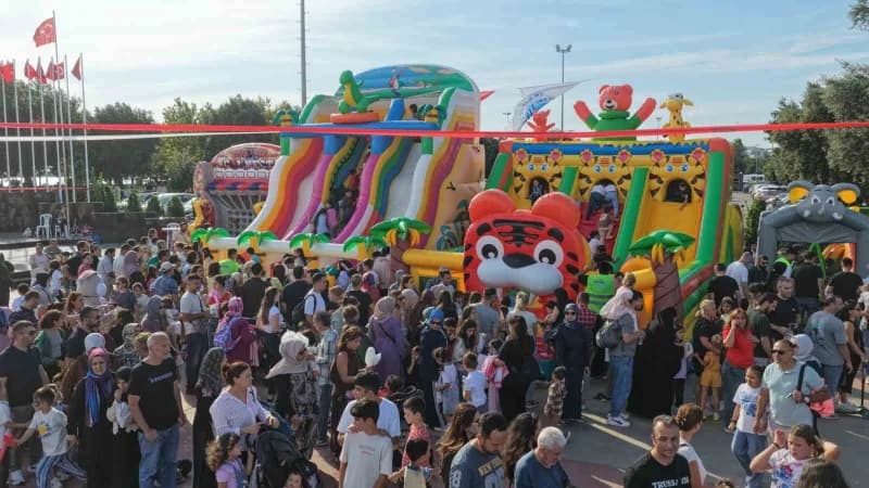 Spor, eğlence ve farklı etkinliklerin bir araya geldiği şölende çocuklar ve aileleri keyifli bir gün geçirdi.