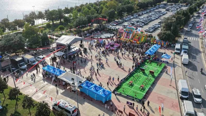 Spor, eğlence ve farklı etkinliklerin bir araya geldiği şölende çocuklar ve aileleri keyifli bir gün geçirdi.
