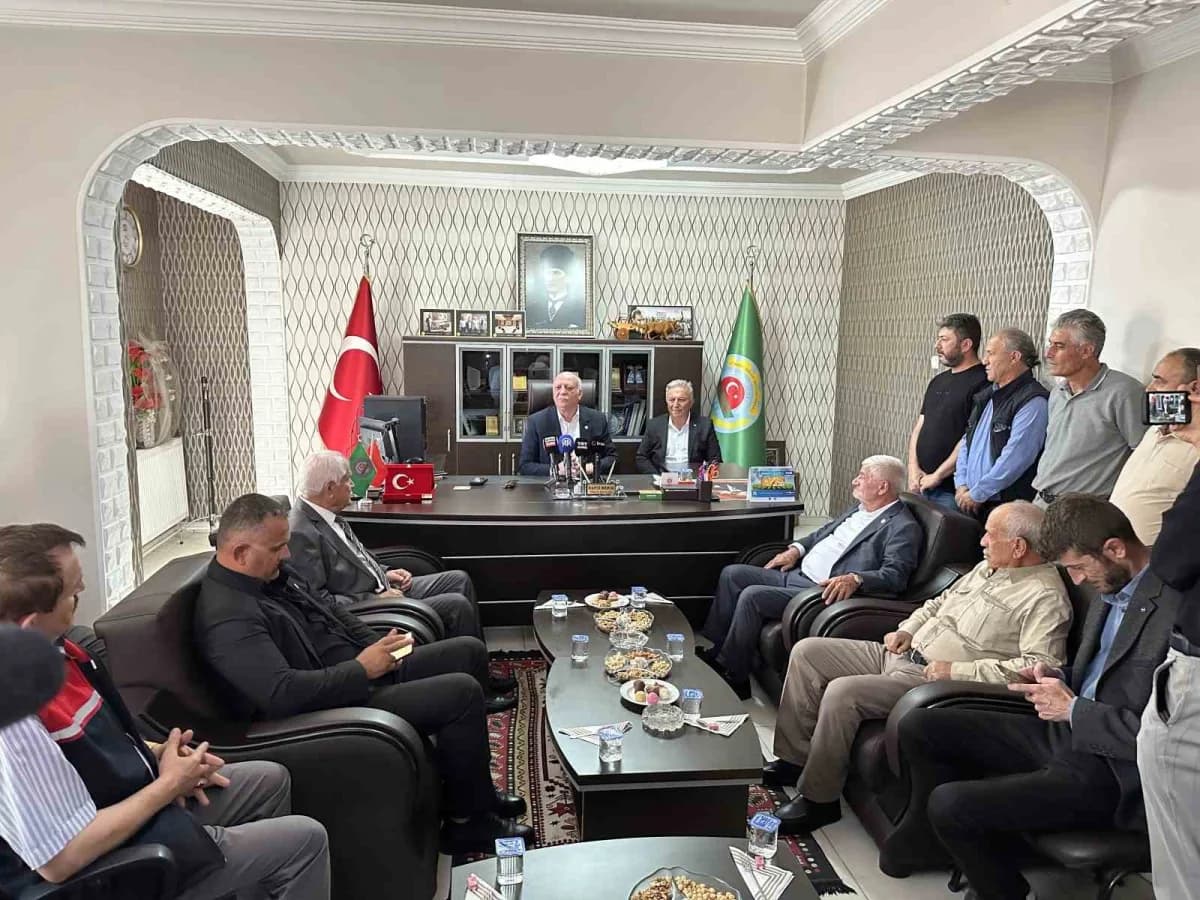 Türkiye Ziraat Odaları Birliği (TZOB) Genel Başkanı Şemsi Bayraktar, bir dizi ziyaret ve temaslarda bulunmak üzere Uşak’