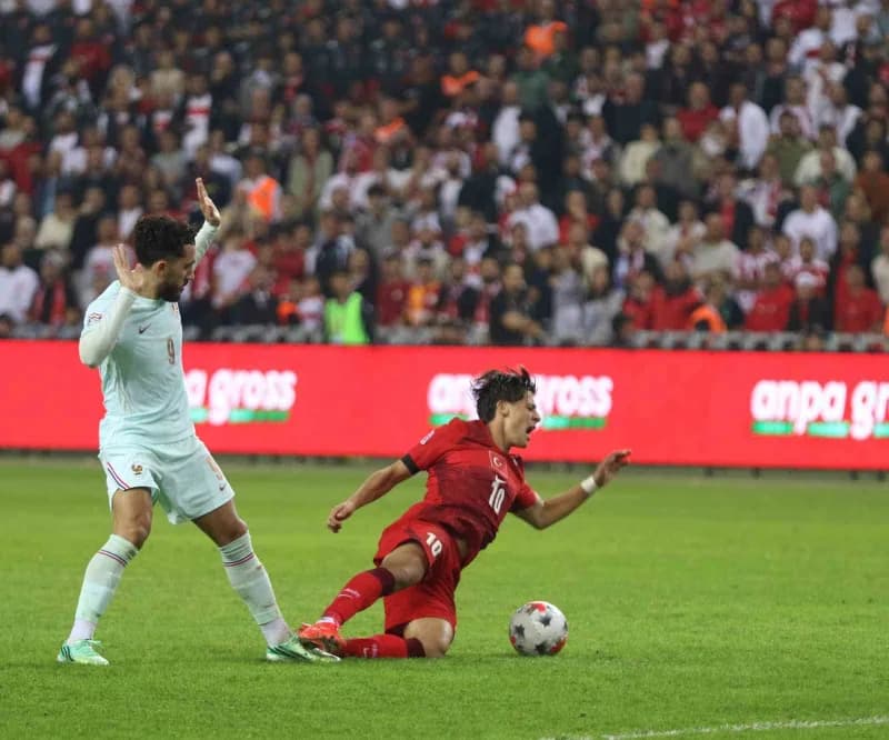 Türkiye a milli futbol takımı, UEFA Uluslar a Ligi 1. Grup ilk maçında KOCAELİ'nde Fransa'ya 1-0 mağlup oldu.