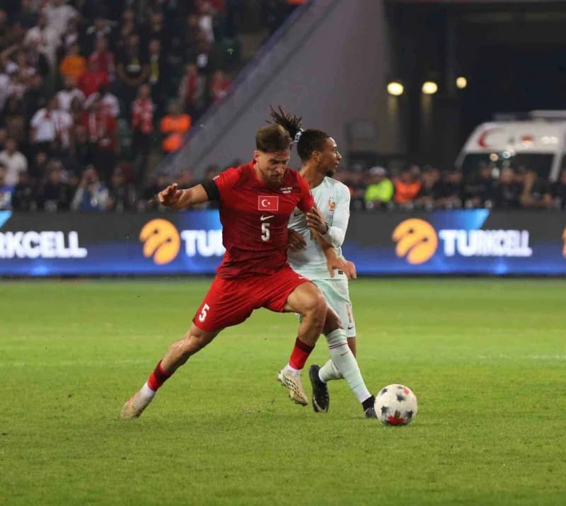 A Milli Futbol Takımı, UEFA Uluslar a Ligi 1. Grup ilk maçında Fransa ile Kocaeli'de karşılaşıyor. Mücadelenin ilk yarıs