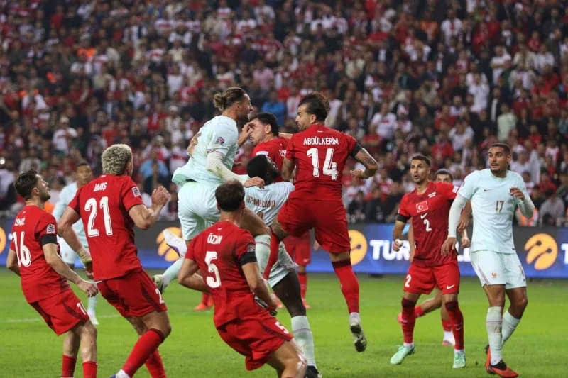 A Milli Futbol Takımı, UEFA Uluslar a Ligi 1. Grup ilk maçında Fransa ile Kocaeli'de karşılaşıyor. Mücadelenin ilk yarıs