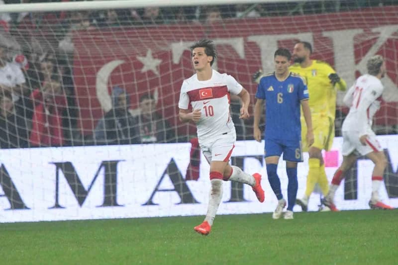 UEFA Uluslar Ligi maçında Türkiye ve İtalya takımları Yüzüncü Yıl Atatürk Stadyumu'nda mücadele ediyor