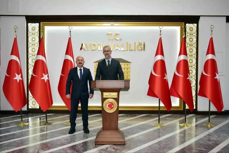 Ukrayna Büyükelçisi Nariman Celalov, Aydın Valisi Dr. Osman Varol ve Büyükşehir Belediye Başkanı Özlem Çerçioğlu ile gör