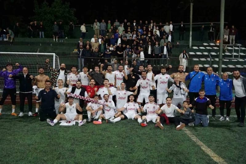 Gölcük’te düzenlenen Başkanlık Kupası Futbol Turnuvası’nın finalinde Değirmenderespor’u 2-1 yenen Ulaşlıspor, kupanın sa