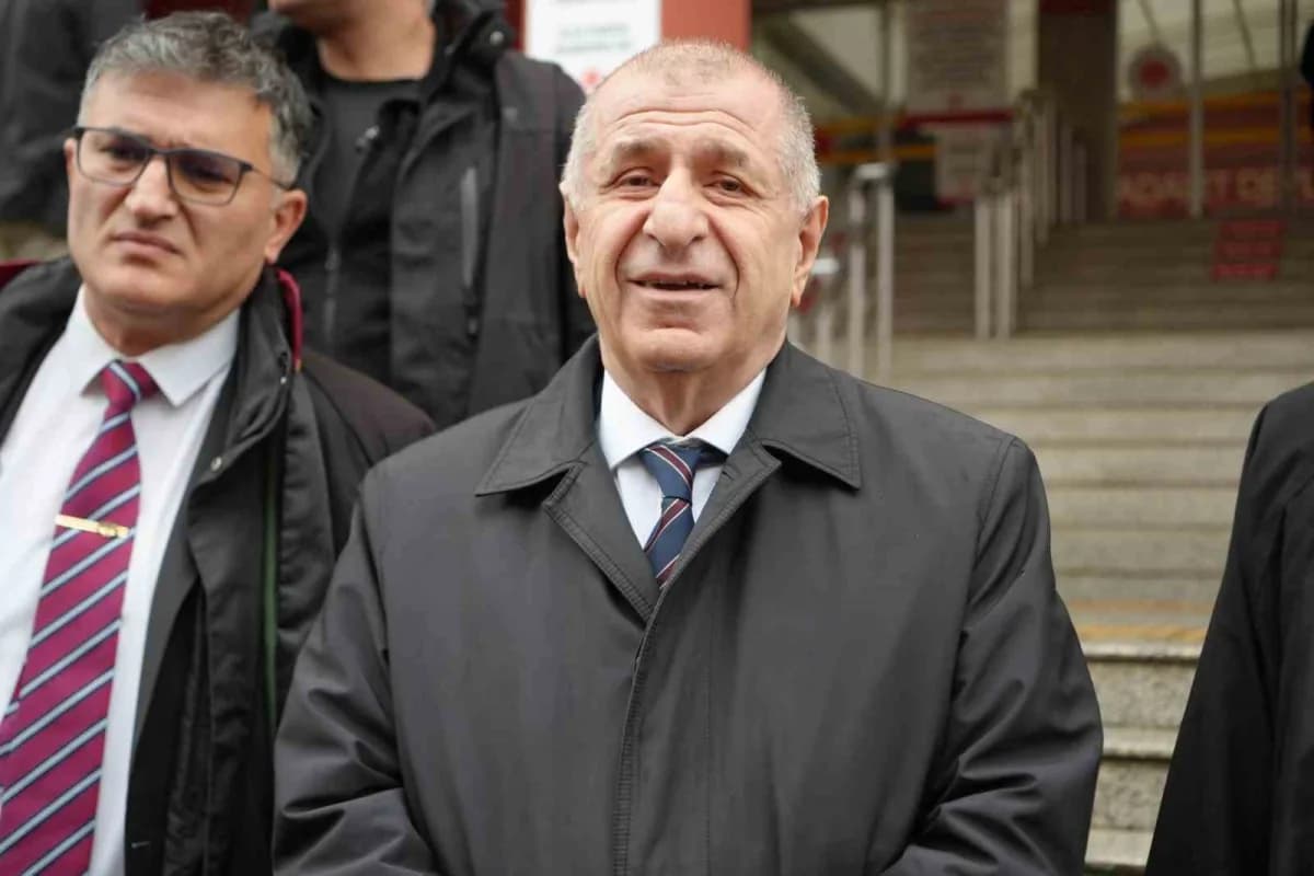 Ümit Özdağ Kocaeli’de tehdit suçlamasıyla hakim karşısında savunma yapıyor