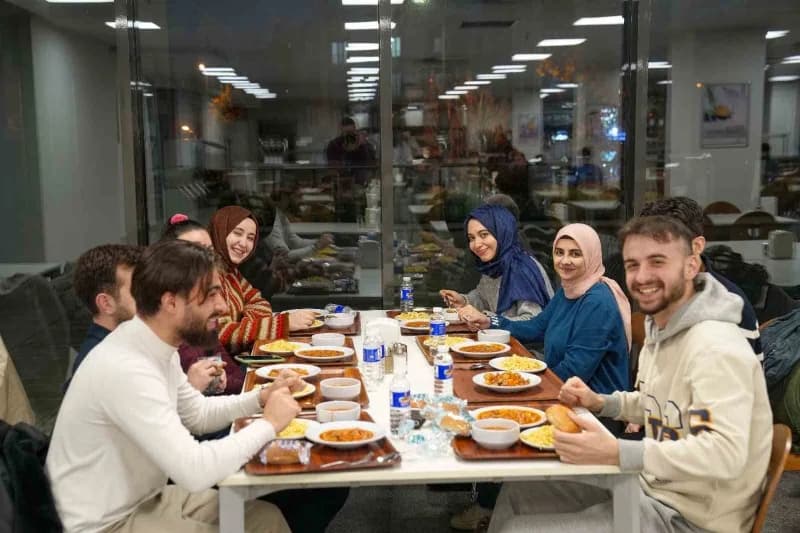 Ümraniye Belediyesi tarafından 2021 yılında hayata geçirilen Öğrenci Lokantası, ilçede ikamet eden üniversite öğrenciler
