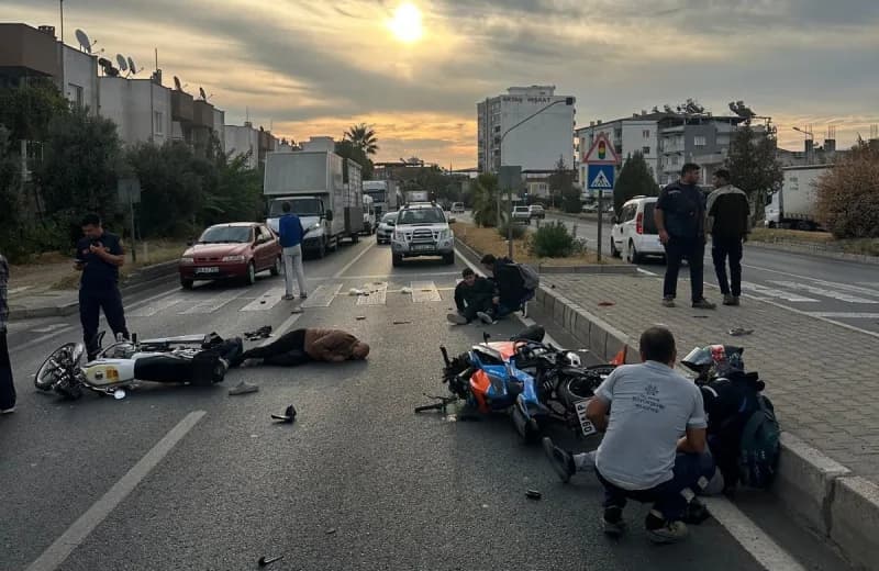 Aydın Efeler Umurlu Mahallesi girişinde motosiklet kazası sonrası olay yerinde sağlık ve itfaiye ekipleri müdahale ediyo