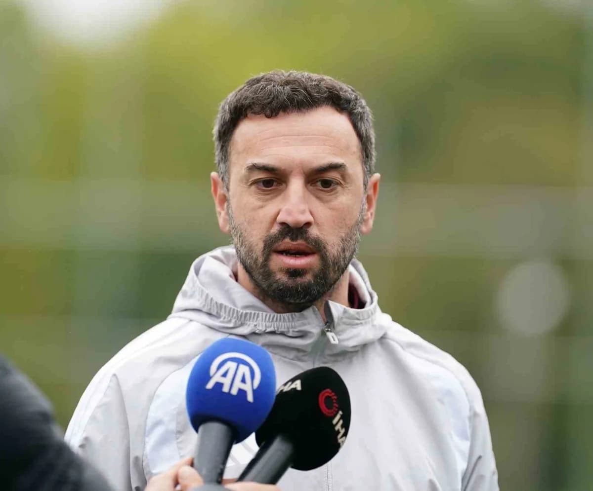 Pendikspor Teknik Direktörü Umut Eskiköy Bolu kampında açıklama yapıyor