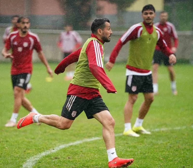 Trendyol 1. Lig ekiplerinden Pendikspor, lige verilen uzun milli arayı Bolu'da kampa girerek değerlendiriyor. Teknik Dir