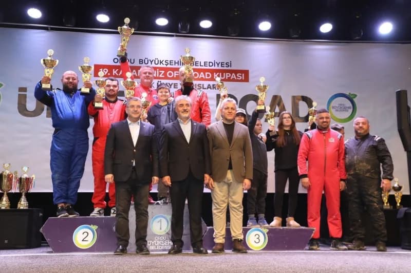 Yarışlarda Ordu Büyükşehir Belediye Başkanı Dr. Mehmet Hilmi Güler adına verilen özel kupa sahibini buldu. Protokol ve s