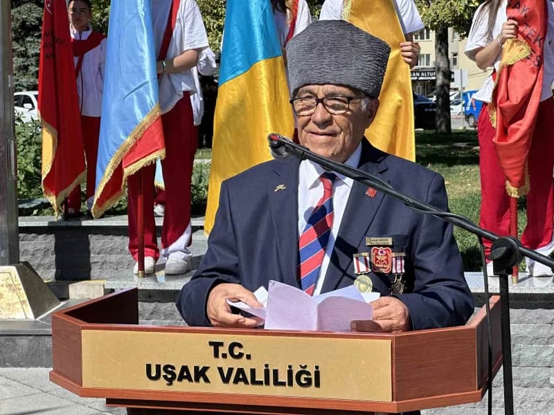 Uşak’ta 19 Eylül Gaziler Günü dolayısıyla çelenk töreni düzenlendi.