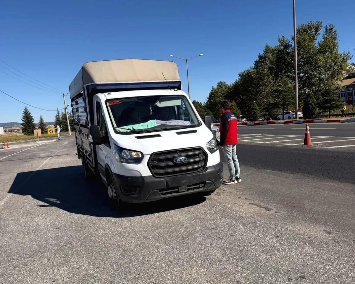 Uşak’ta hayvan hastalıklarının önlenmesi ve hayvan sağlığının korunması amacıyla kent genelinde yol kontrol ve denetimle