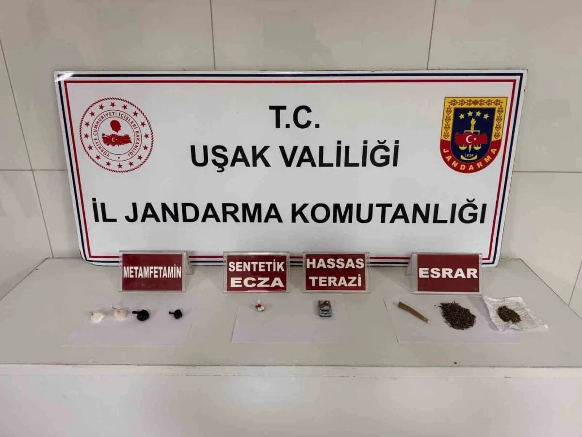 Uşak'ta jandarma ekiplerinin uyuşturucu operasyonunda ele geçirilen maddeler ve tutuklanan şüpheliler