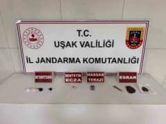 Uşak'ta jandarma ekiplerinin uyuşturucu operasyonunda ele geçirilen maddeler ve tutuklanan şüpheliler
