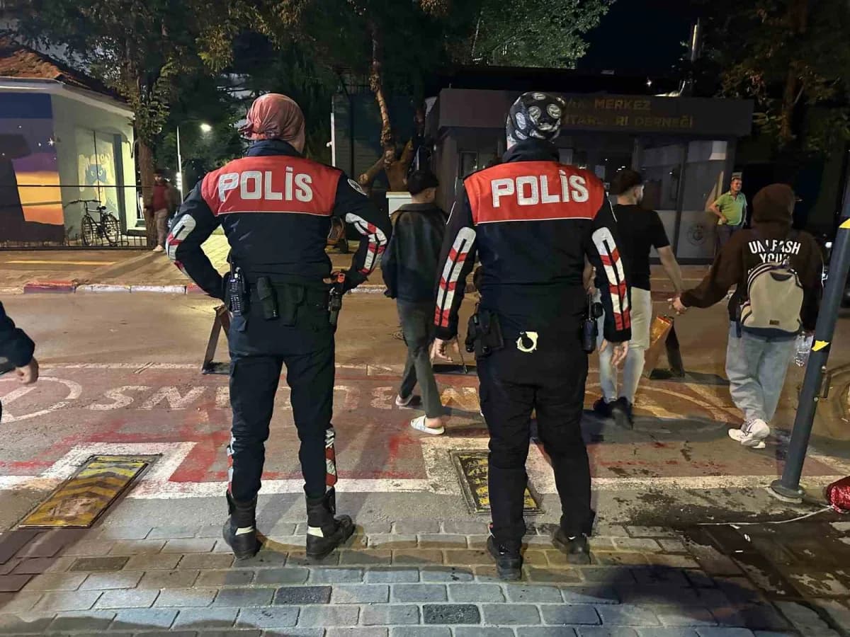 Uşak’ta Emniyet ve Jandarma ekiplerince gerçekleştirilen ‘huzur ve Güven uygulamasında’ çeşitli suçlardan aranan 8 hüküm
