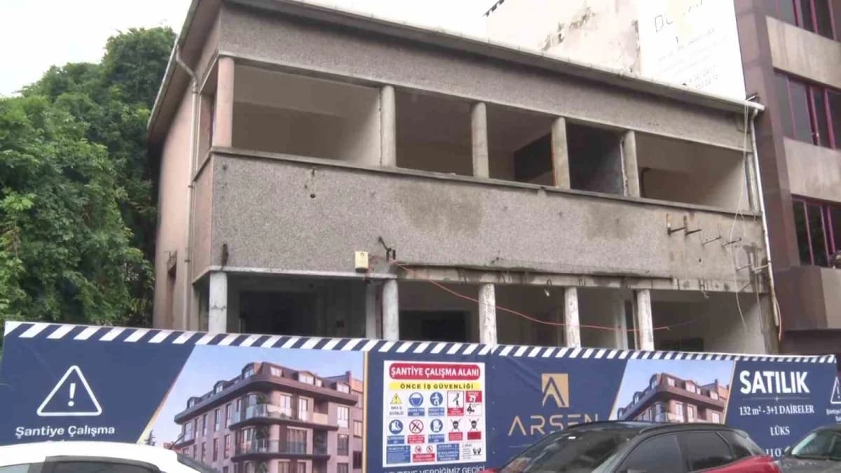 Üsküdar'ın unutulmaz çocuk doktorlarından Dr. Sıtkı Murat Özferendeci'nin Doğancılar'daki evi kentsel dönüşüm kapsamında