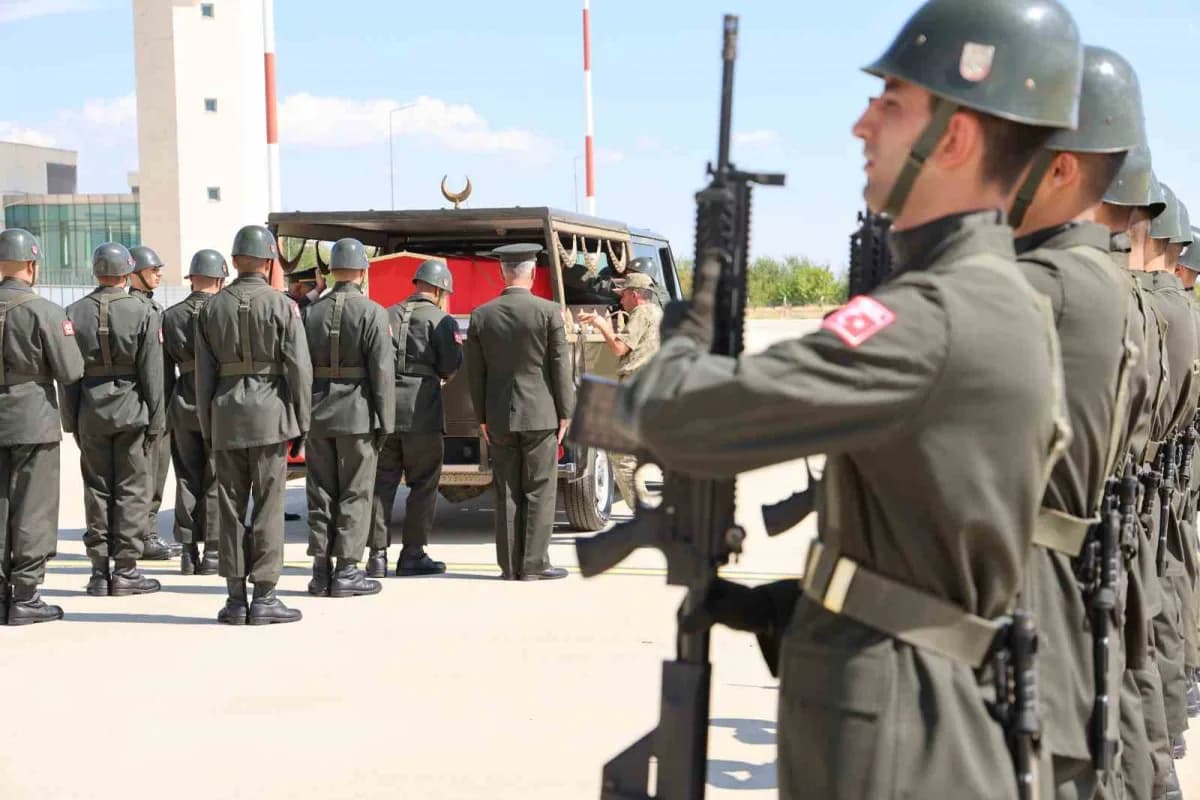 Zeytin Dalı harekât Bölgesi’nde geçirdiği kalp krizi sonucu şehit olan Elazığlı Tankçı Uzman Çavuş Coşkun Sevim’in naaşı