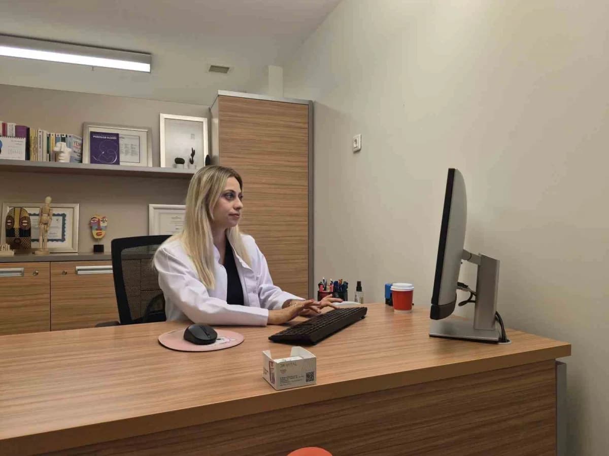 Acıbadem Eskişehir Hastanesi Uzman Klinik Psikolog Beste Çokavgil, uzun süreli yalnızlığın beynin sosyal çevreyi tehditk