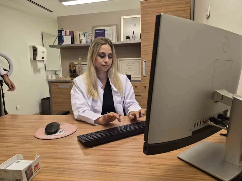 Acıbadem Eskişehir Hastanesi Uzman Klinik Psikolog Beste Çokavgil, uzun süreli yalnızlığın beynin sosyal çevreyi tehditk