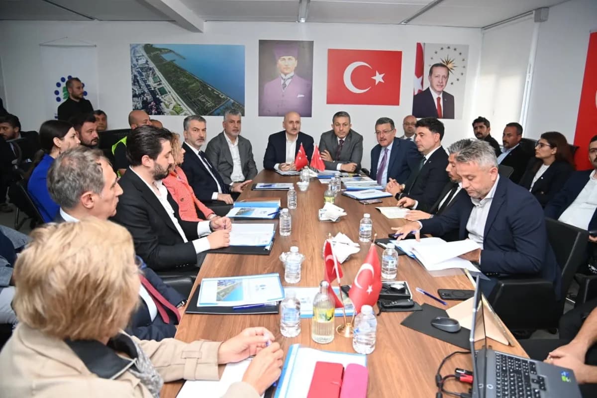 Trabzon’un geleceğine yönelik önemli projeler arasında yer alan Uzunkum Yaşam Alanı için Türkiye Mühendis ve Mimar Odala