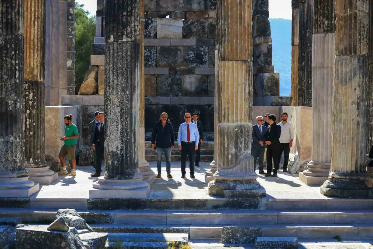Muğla Valisi Dr. İdris Akbıyık, Euromos Antik Kenti’ndeki çalışmaları inceledi